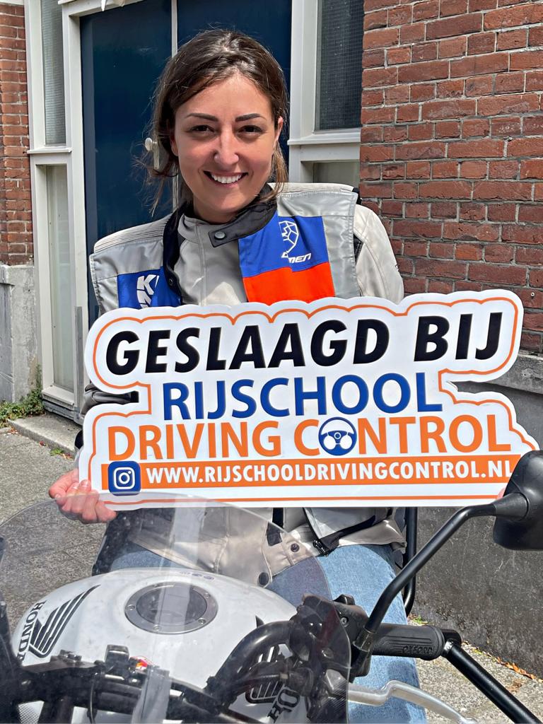 Geslaagd bij Rijschool driving control – Motor Rijbewijs halen in Rotterdam