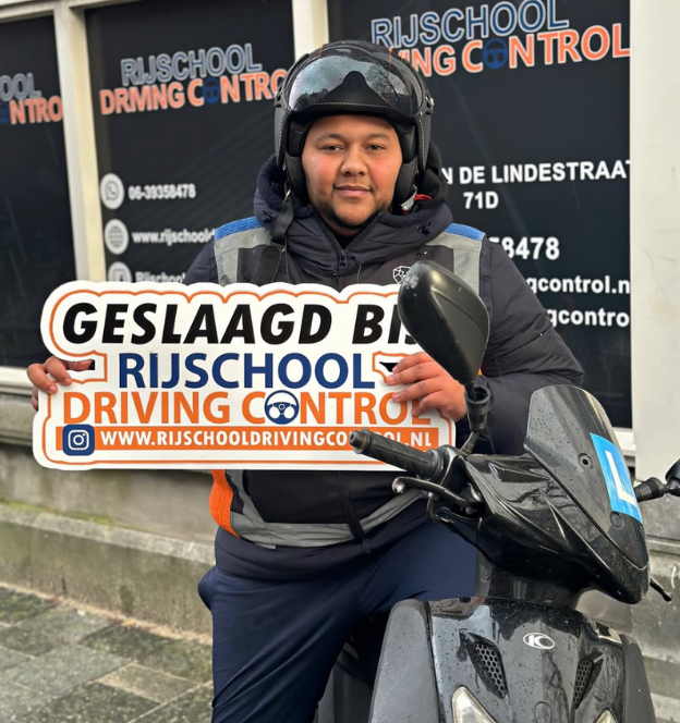 Motorrijles bij motor rijschool Rotterdam