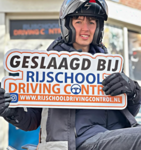 lije leerling geslaagd voor scooterrijbewijs in Rotterdam bij Driving Control