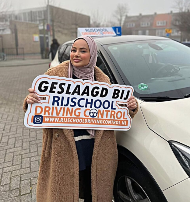Leerling geslaagd bij rijschool in Rotterdam na intensieve rijopleiding