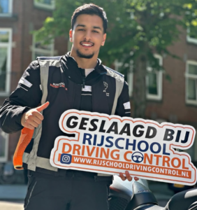 Leerling geslaagd na traject bij Driving Control – motor rijbewijs halen moeilijk? Niet voor hem!