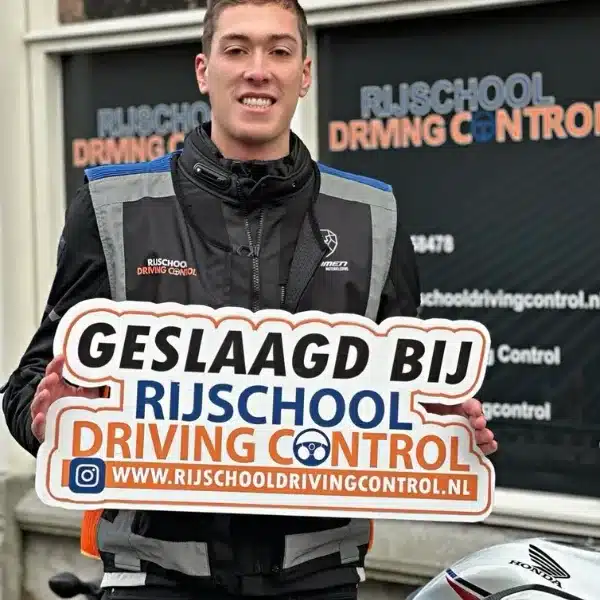 Rijlessen in rotterdam geslaagd voor zijn motor examen
