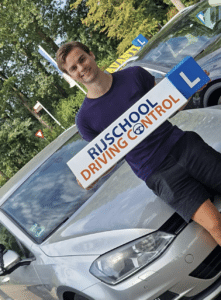 Rijles faalangst tips: Zelfverzekerd rijden met Driving Control in Rotterdam.