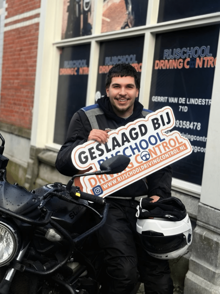 Motorrijden opfrissen in Rotterdam bij Driving Control om zekerheid en plezier te herwinnen.