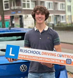 Rijles Rotterdam West: Haal snel en met vertrouwen je rijbewijs met Driving Control.