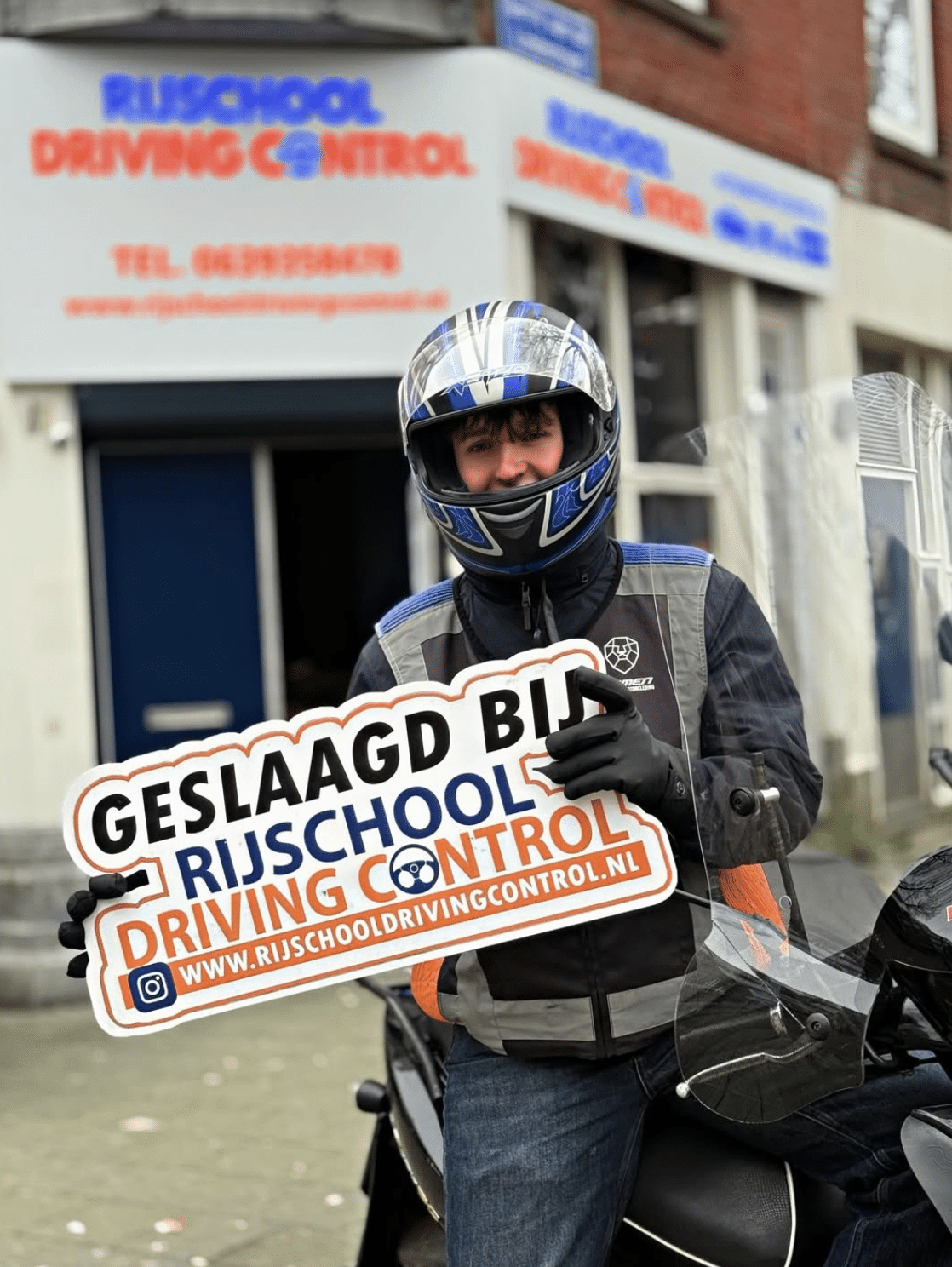 Stappen voor het behalen van je motorrijbewijs A bij rijschool Driving Control in Rotterdam.