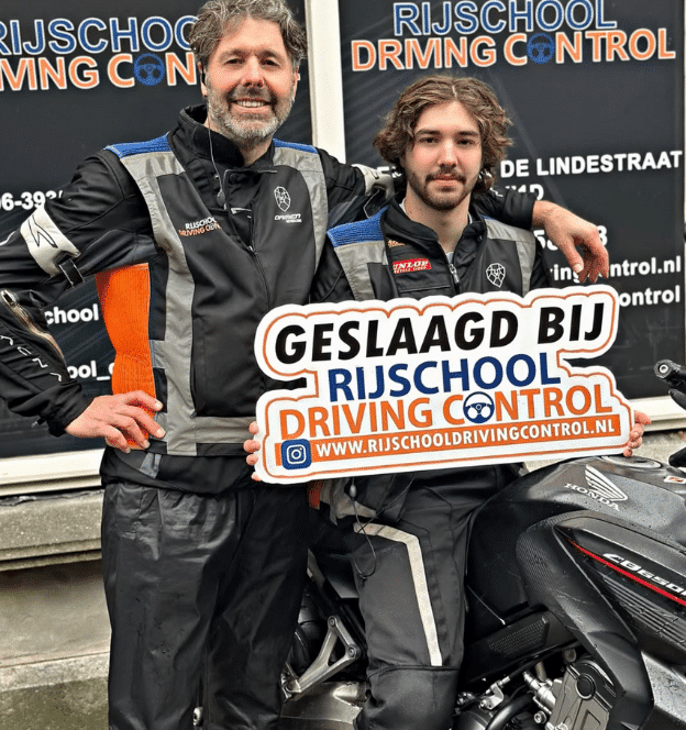 Goedkoop Motorrijbewijs Halen in Rotterdam? Snel & Voordelig! bij Rijschool Driving Control.