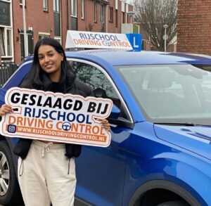 Vraag jij je af: kan ik mijn rijbewijs snel halen? Ontdek hoe een spoedcursus werkt, wat het kost en hoe je binnen enkele weken veilig je examen haalt.