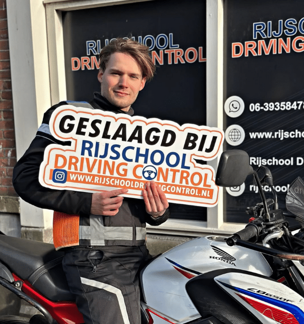 Motorrijles in de praktijk - Motorrijbewijs Halen Rotterdam: Alles wat je Moet Weten bij Driving Control