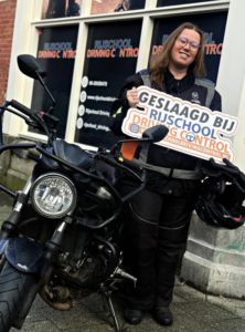 Motorrijbewijs spoedcursus Rotterdam: Snel en veilig je motorrijbewijs halen bij Rijschool Driving Control.