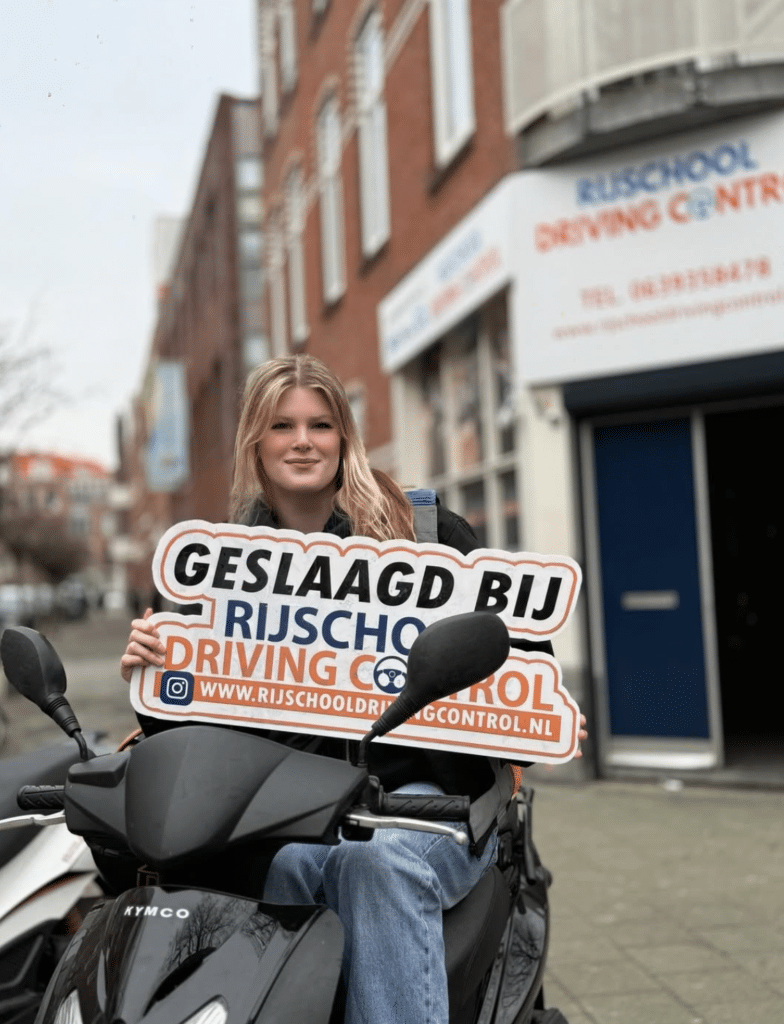 Scooter rijles am: Haal snel en veilig je scooter rijbewijs AM in Rotterdam en omgeving
