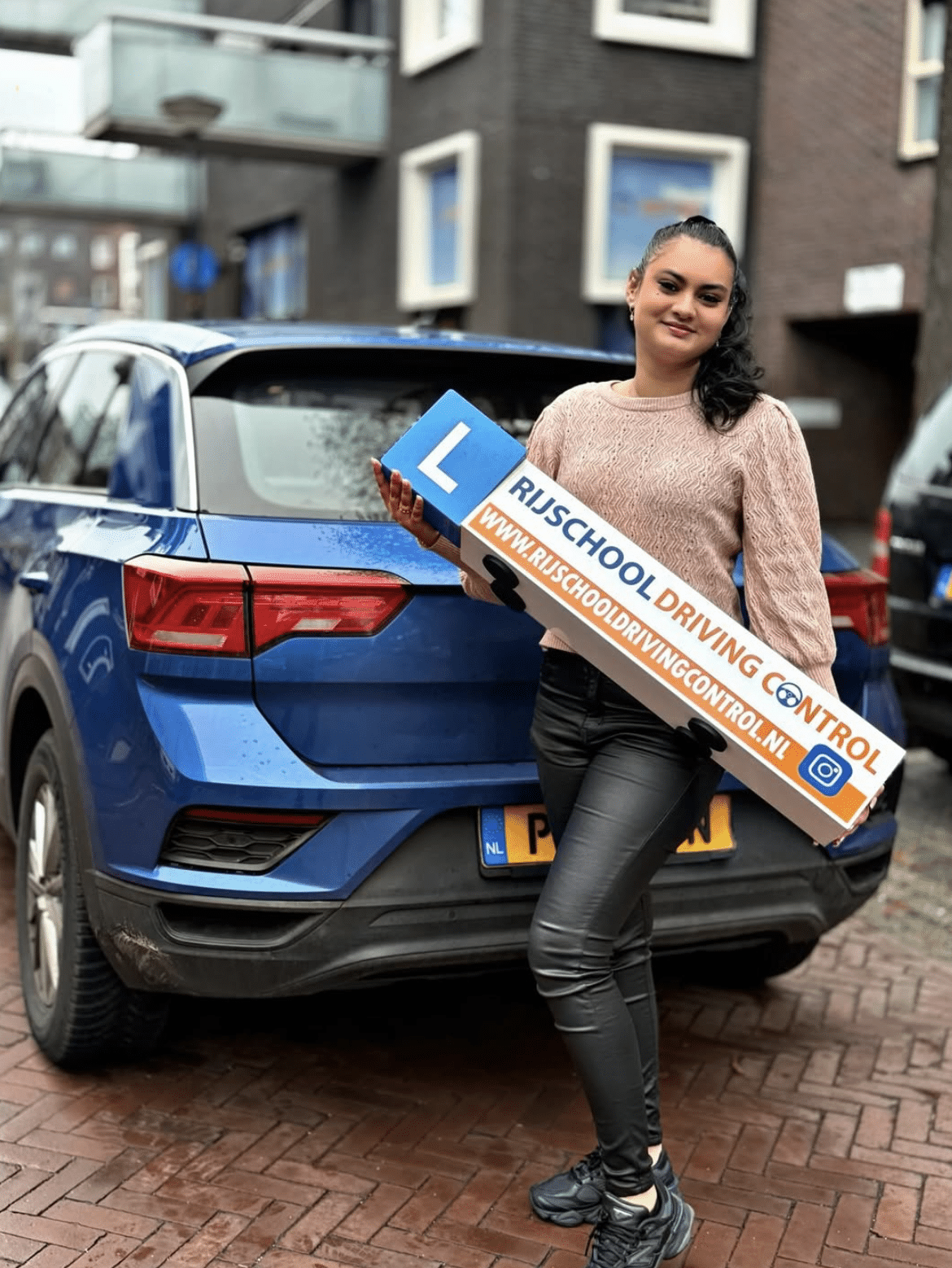 snel je rijbewijs halen in Rotterdam en omgeving? Ontdek hoe Rijschool Driving Control je helpt met spoedcursussen, persoonlijke begeleiding en een.