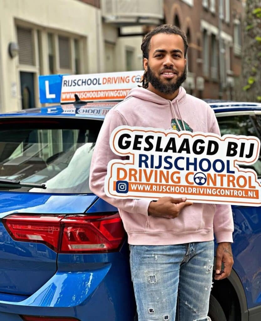 Spoedcursus autorijbewijs in Rotterdam: snel en veilig je rijbewijs halen met Driving Control.