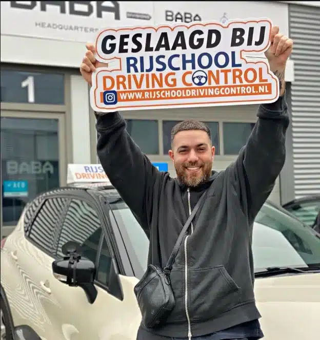 Automaat Rijlessen Rotterdam: Snel & Zelfverzekerd de Weg Op!